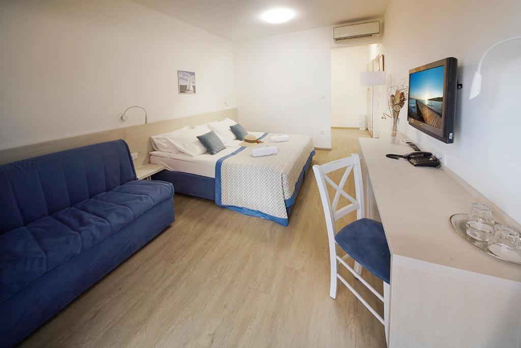 vila-balkon-dvopostljna-dodarno-ležišče